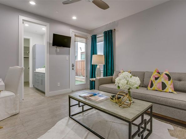 2211  Worthington Street , Dallas Texas 75204
