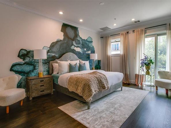 2211  Worthington Street , Dallas Texas 75204