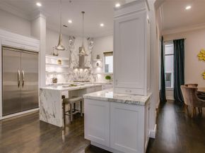 2211  Worthington Street , Dallas Texas 75204