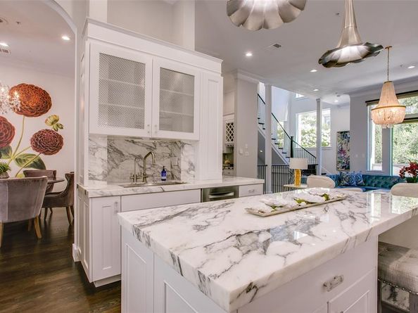 2211  Worthington Street , Dallas Texas 75204