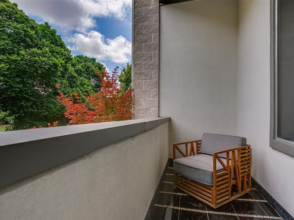 2211  Worthington Street , Dallas Texas 75204