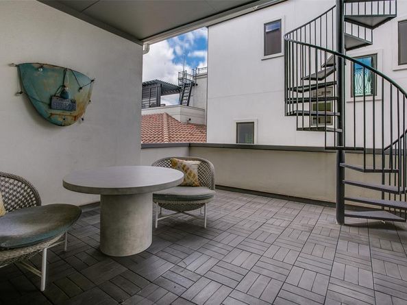 2211  Worthington Street , Dallas Texas 75204