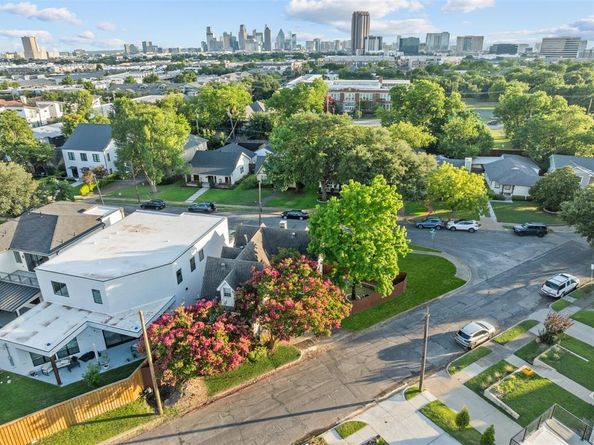 2626  Madera Street , Dallas Texas 75206