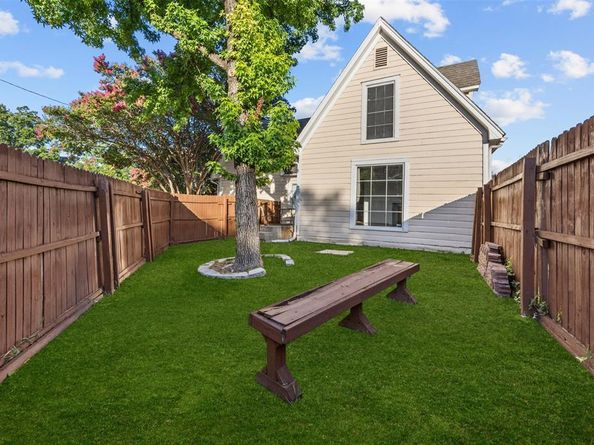 2626  Madera Street , Dallas Texas 75206