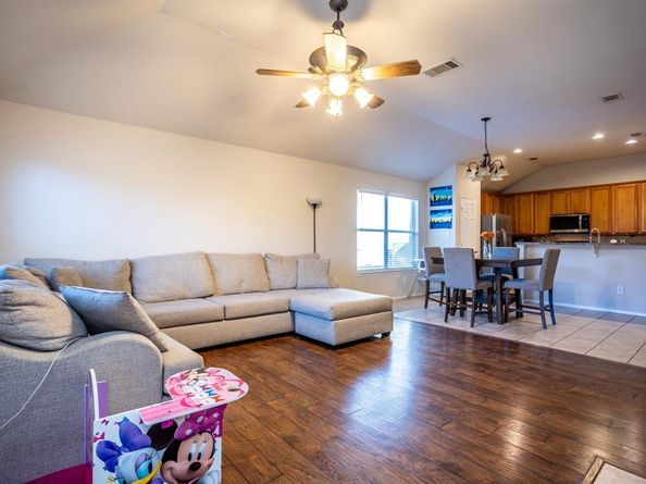 536  Cross Ridge Circle N, Fort Worth Texas 76120