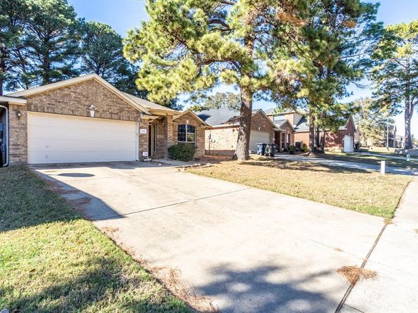536  Cross Ridge Circle N, Fort Worth Texas 76120