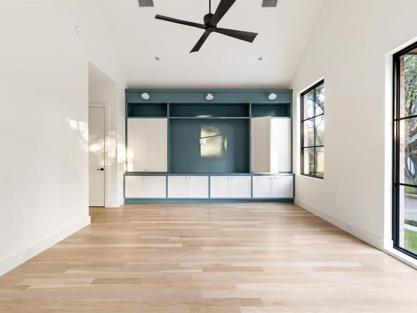 3944  Dalgreen Circle , Dallas Texas 75214
