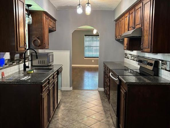 1013  Denmark Street , Grand Prairie Texas 75050