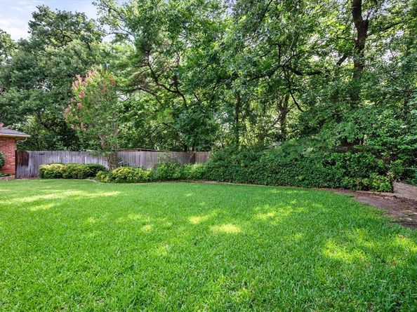 1101  Greenbriar Lane , Arlington Texas 76013