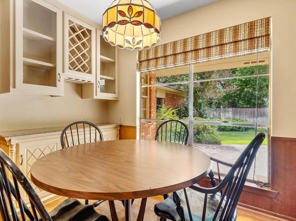 1101  Greenbriar Lane , Arlington Texas 76013