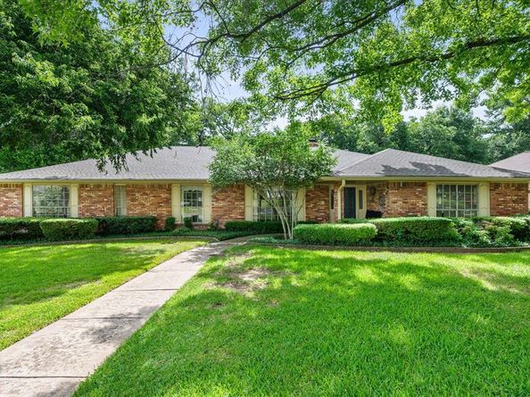 1101  Greenbriar Lane , Arlington Texas 76013
