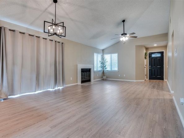1110  Cloudcrest Court , Arlington Texas 76017