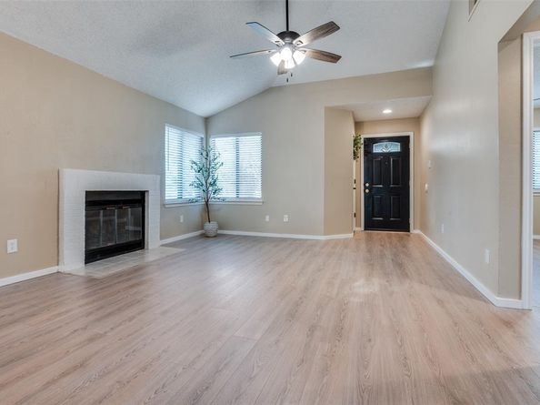 1110  Cloudcrest Court , Arlington Texas 76017