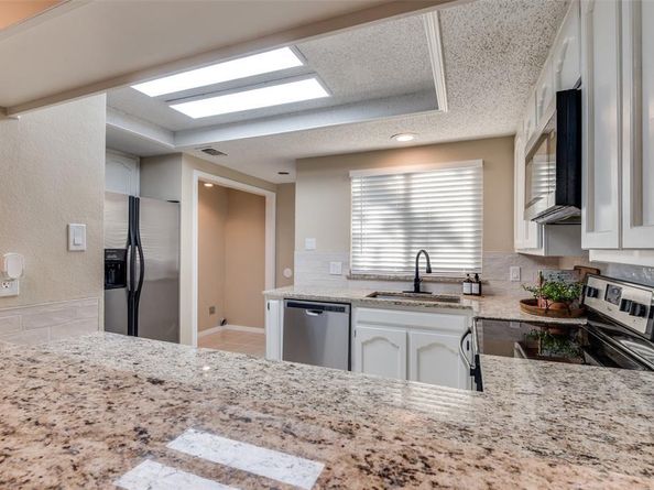 1110  Cloudcrest Court , Arlington Texas 76017