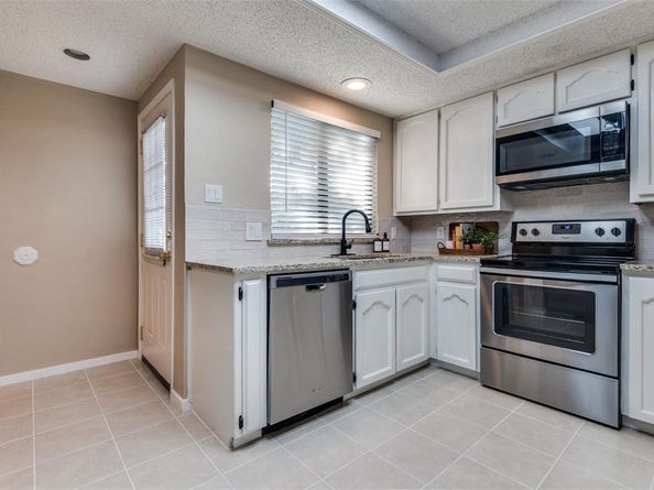 1110  Cloudcrest Court , Arlington Texas 76017