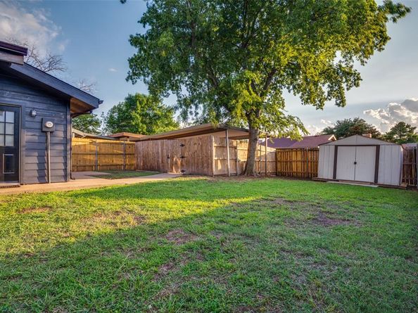 1110  Cloudcrest Court , Arlington Texas 76017