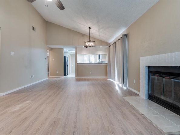 1110  Cloudcrest Court , Arlington Texas 76017