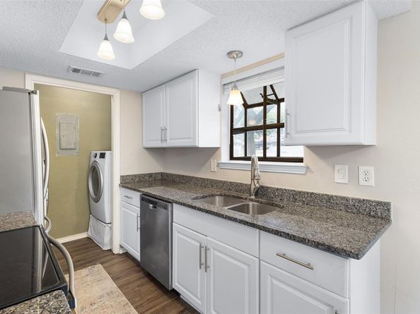 2101  Park Willow Lane  A, Arlington Texas 76011