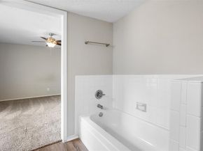 2101  Park Willow Lane  A, Arlington Texas 76011