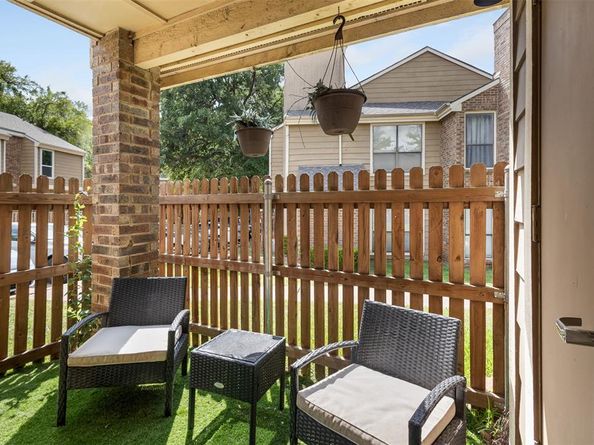 2101  Park Willow Lane  A, Arlington Texas 76011