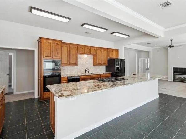 6116  Country Hill Court , Fort Worth Texas 76140