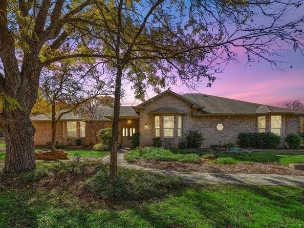 6116  Country Hill Court , Fort Worth Texas 76140