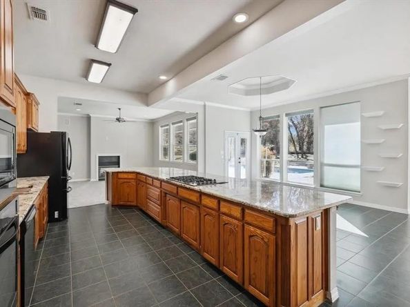 6116  Country Hill Court , Fort Worth Texas 76140