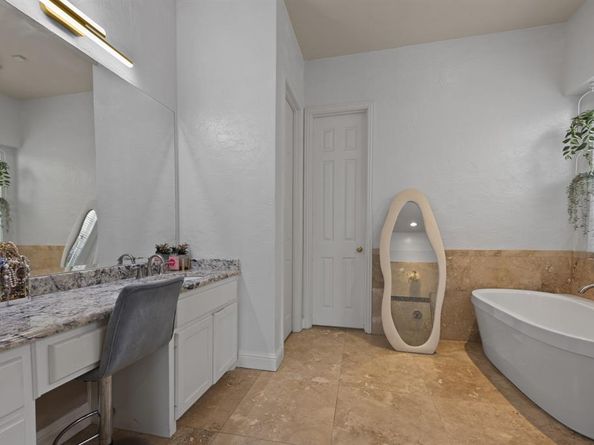 9235  Jasmine Lane , Irving Texas 75063