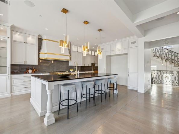 2210  Boll Street , Dallas Texas 75204