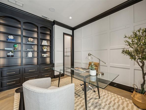 2210  Boll Street , Dallas Texas 75204