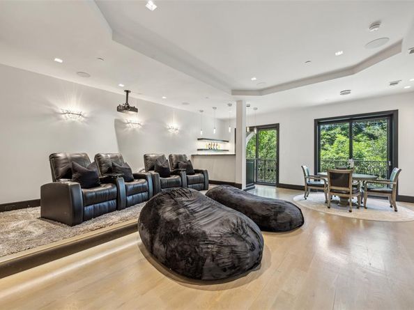 2210  Boll Street , Dallas Texas 75204