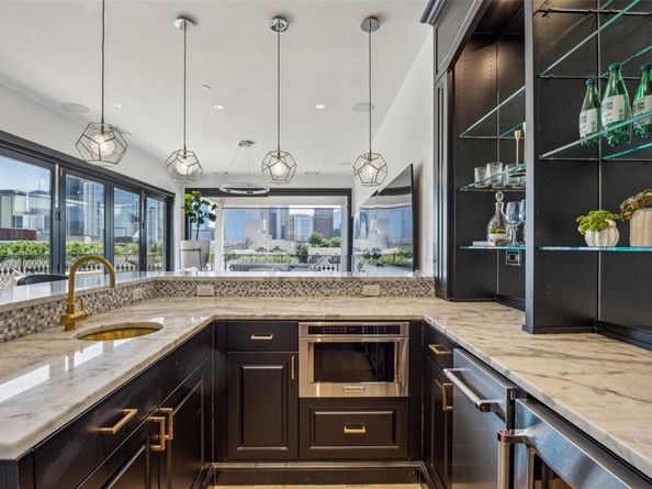 2210  Boll Street , Dallas Texas 75204
