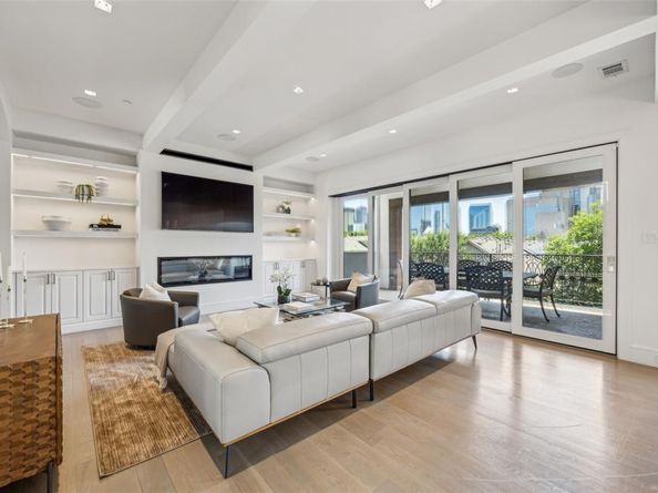 2210  Boll Street , Dallas Texas 75204