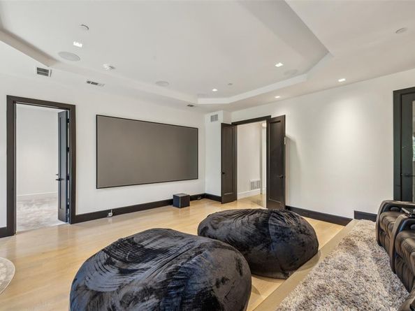 2210  Boll Street , Dallas Texas 75204