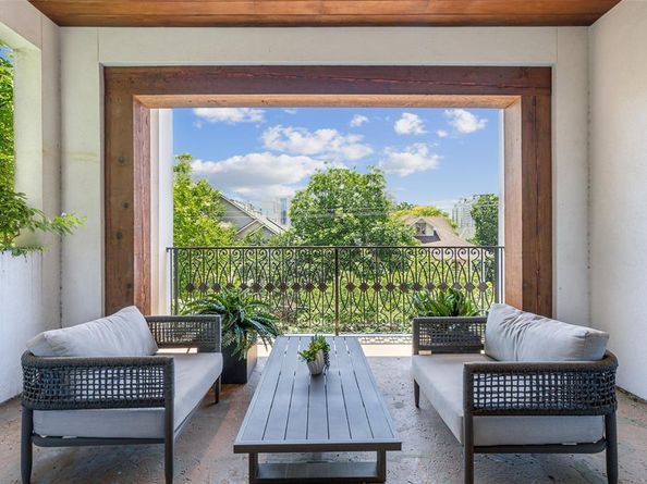 2210  Boll Street , Dallas Texas 75204