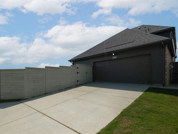 8929  Acorn Avenue , Justin Texas 76247