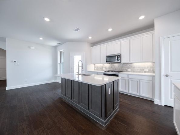 8929  Acorn Avenue , Justin Texas 76247