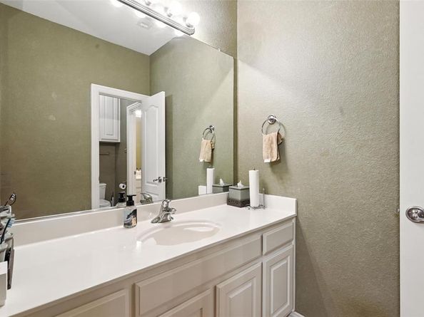 1717 E Branch Hollow Drive , Carrollton Texas 75007