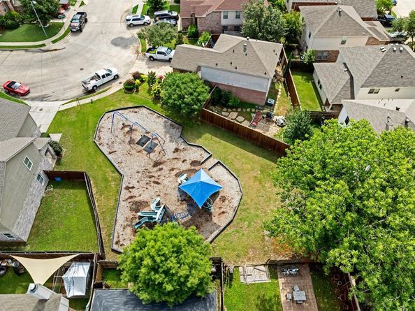3521  Apple Valley Way , Dallas Texas 75227