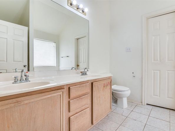 2839  Meadow Way Lane , Dallas Texas 75228