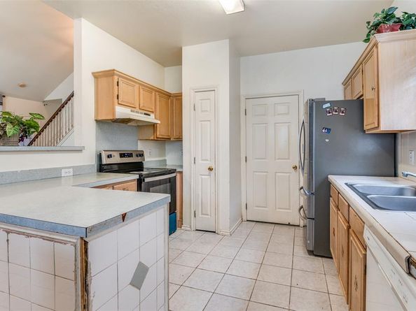 2839  Meadow Way Lane , Dallas Texas 75228