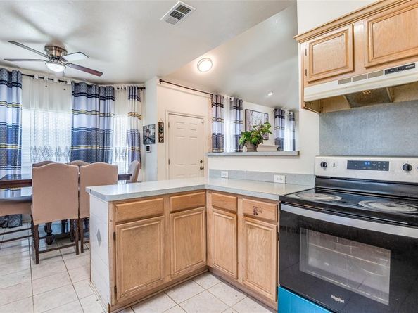 2839  Meadow Way Lane , Dallas Texas 75228