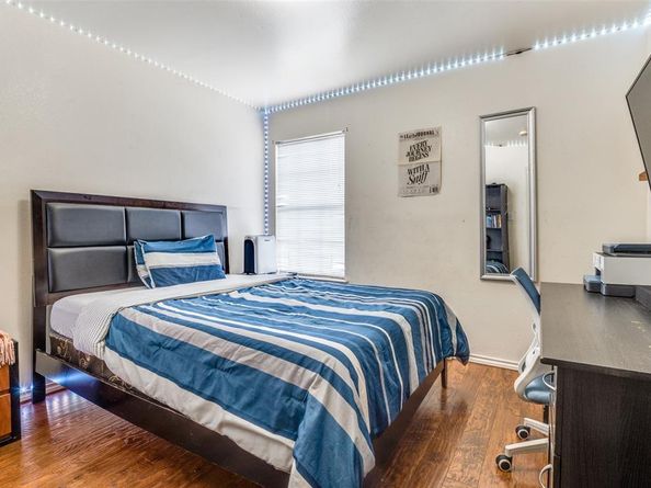2839  Meadow Way Lane , Dallas Texas 75228