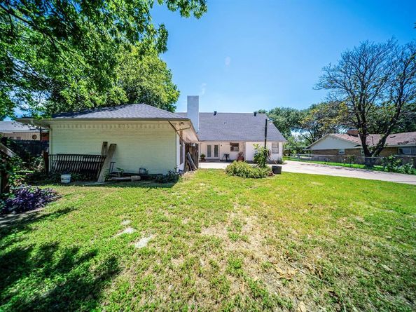 1127  Willow Creek Drive , Lancaster Texas 75146