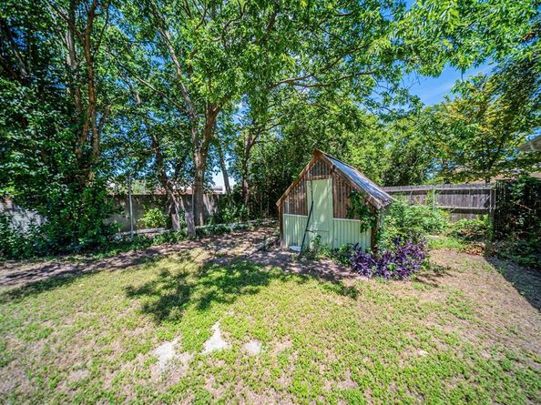 1127  Willow Creek Drive , Lancaster Texas 75146