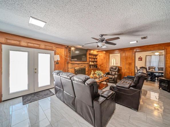 1127  Willow Creek Drive , Lancaster Texas 75146