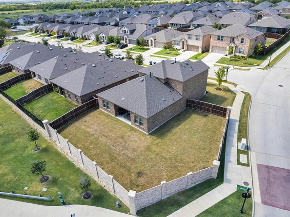 1325  Hutchings Court , Celina Texas 75009