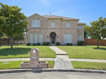 801  Lakedale Court 