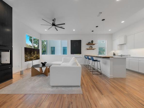 4608  Coles Manor Place  202, Dallas Texas 75204