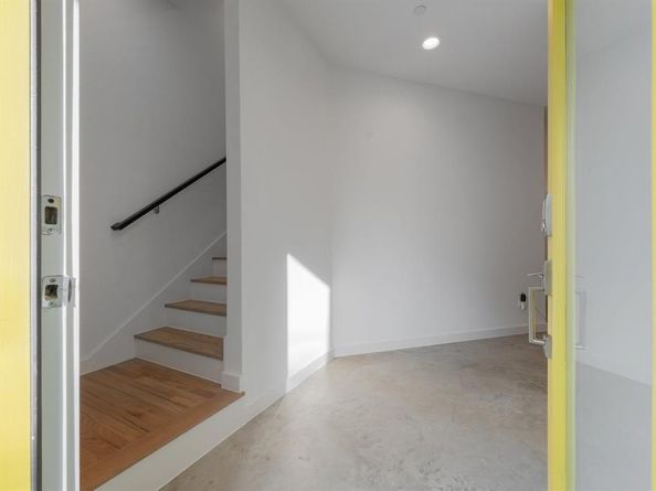 4608  Coles Manor Place  202, Dallas Texas 75204
